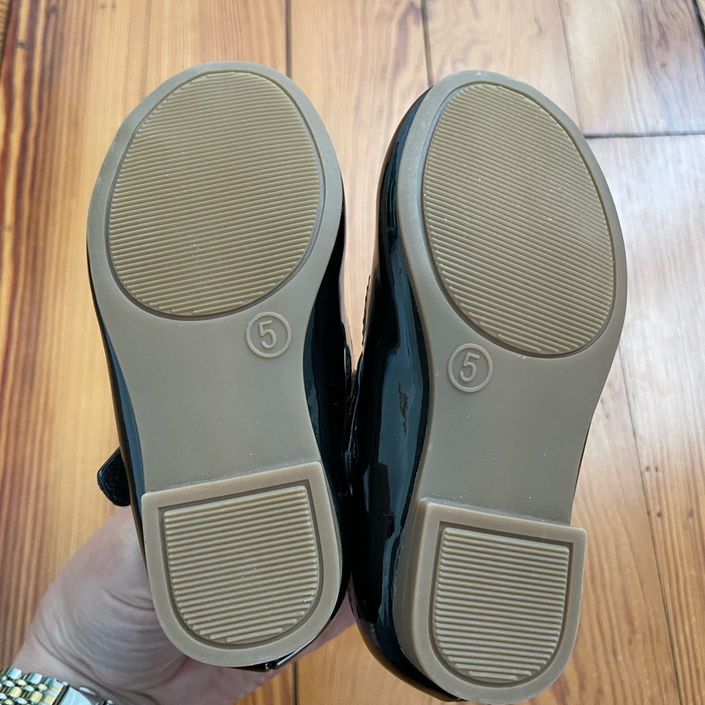 Gap Toddler Black Patent Leather Mary Jane’s size 5 - Picture 2 of 3